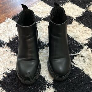 Steve Madden Black Lug Sole Pleather Boots!